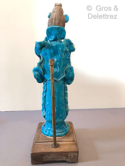 null VIETNAM. Sculpture en grès partiellement émaillée bleu turquoise figurant une...