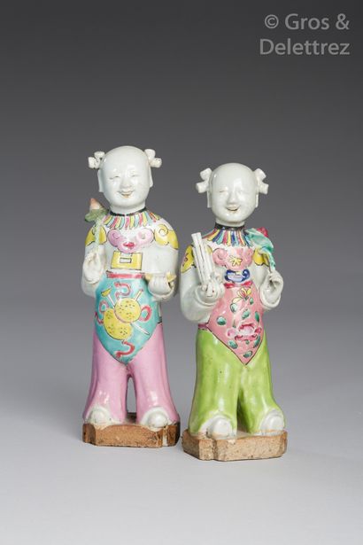 null Chine, début XIXe siècle Deux sujets en céramique et émaux de la famille rose,...
