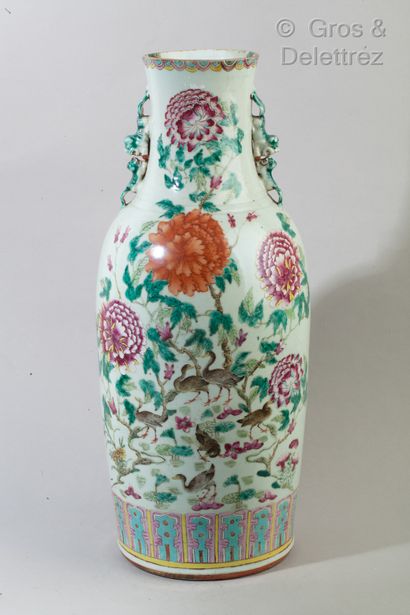 null Chine, fin XIXe siècle

Vase balustre à long col, en porcelaine et émaux de...