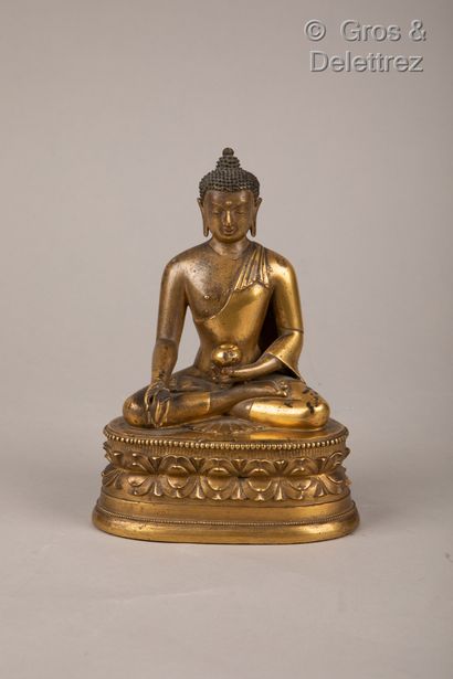 null Chine, vers 1920

Sujet en bronze doré représentant le bouddha assit en méditation...