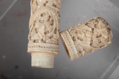 null Chine, Canton, fin XIXe siècle

Etui cylindrique en ivoire entièrement sculpté...
