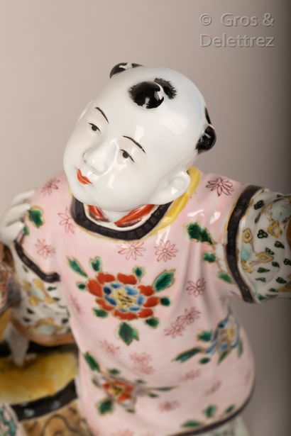 null Japon, vers 1900

Groupe en porcelaine de Kutani, représentant deux karako (enfants...