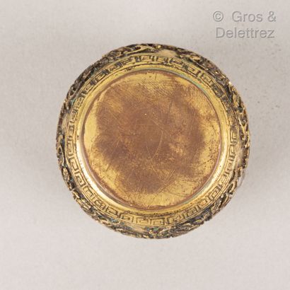 null Chine, période Qing Rince-pinceau en bronze doré finement ciselé de fleurs de...