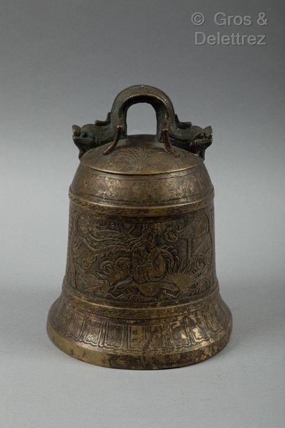 null Chine, XIXe siècle

Cloche cérémonielle en bronze, à décor d'un guerrier et...