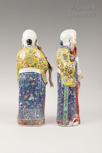 null Chine, XXème siècle

Deux statuettes en porcelaine et émaux de la famille rose...