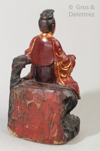 null Chine, XVIIe-XVIIIe siècle Sujet en bois sculpté, laqué rouge, brun et or, représentant...