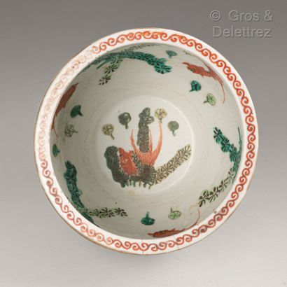 null Chine, fin XIXème siècle

Vasque à poissons en porcelaine et émaux de la famille...