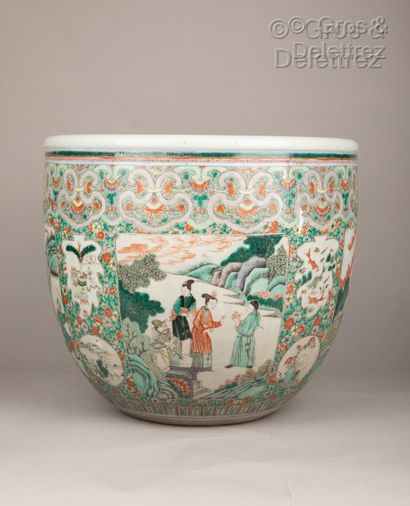 null Chine, XIXème siècle

Vasque à poissons en porcelaine et émaux de la famille...