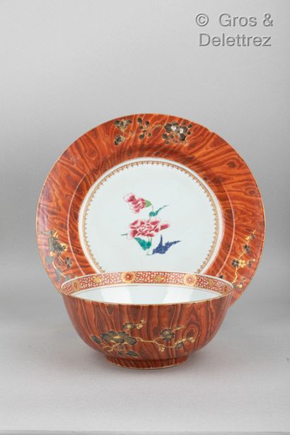 null Chine, Compagnie des Indes, XVIIIe siècle

Coupe et plat en porcelaine, l'intérieur...