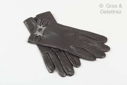 HERMÈS Paris made in France - Collection Touareg Paire de gants en cuir agneau noir,...