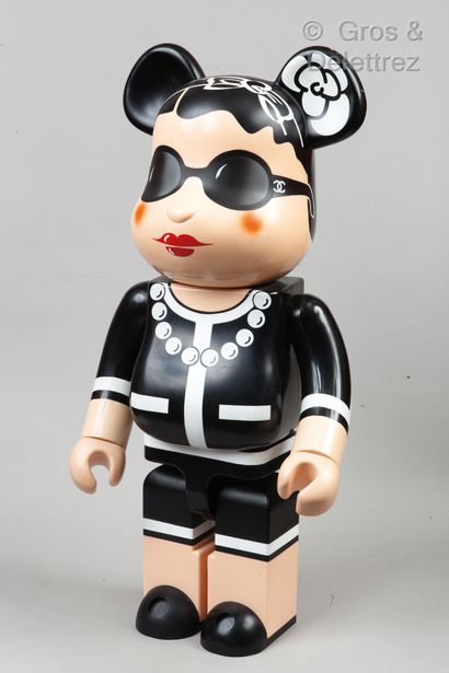 CHANEL par Karl LAGERFELD Circa 2006 n°636

Poupée 1000 % Be@rbrick Chanel, articulée,...