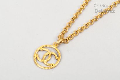 CHANEL Spring/Summer 1993

Gold-plated metal chain long necklace holding a circular...