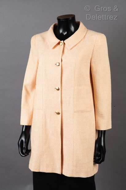 CHANEL par Karl LAGERFELD Collection Croisière 2001

Manteau en tweed orange, blanc,...