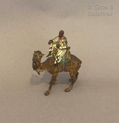 null VIENNE

Cavalier sur un dromadaire

Epreuve en bronze polychrome

H. 10 cm