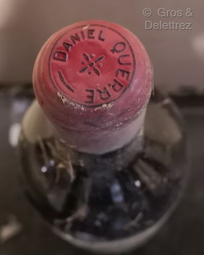 null 1 bouteille

CLOS MAZEYRES - Pomerol 1961 Etiquette tachée, abimée, basse é...