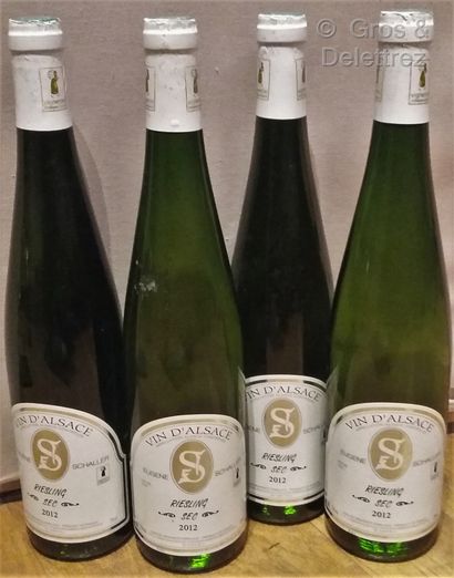 4 bouteilles 
RIESLING Sec - E. SCHALLER...