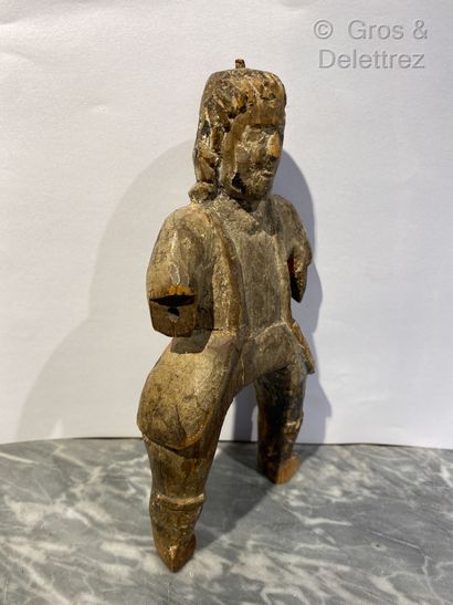 null Carved wood rider, formerly polychrome.

18th century.

height : 17 cm. accidents...