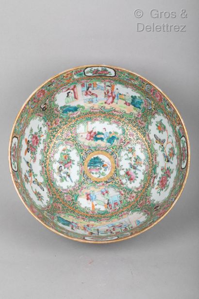 null China, Canton, late 19th century

A Famille Rose porcelain and enamel bowl,...