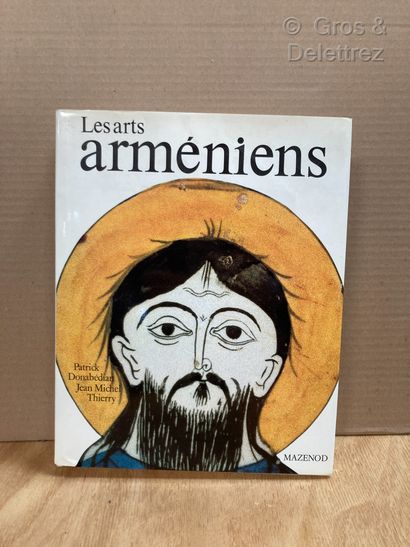 MAZENOD 
Les arts arméniens 
1 volume