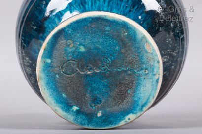 null ACCOLAY

Vase calice à panse globulaire en céramique émaillée bleu à décor de...