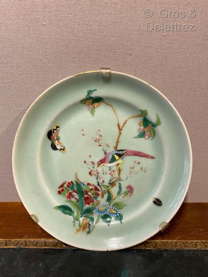 null Chine, début du XXe siècle

Paire d'assiettes en porcelaine émaillé polychrome...