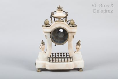 null Portico clock in alabaster and gilt bronze decorated with foliage, grenMobilieres,...