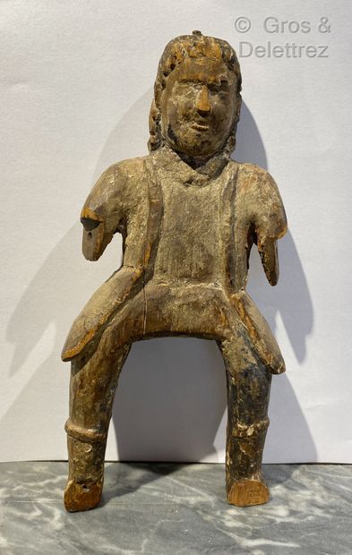 null Carved wood rider, formerly polychrome.

18th century.

height : 17 cm. accidents...