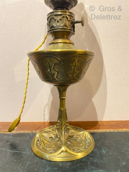 null 
Georges LELEU





Oil lamp in gilded brass in the form of a ciborium decorated...