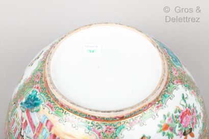 null China, Canton, late 19th century

A Famille Rose porcelain and enamel bowl,...