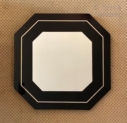 null Jean Claude MAHEY (XXe) Miroir octogonale en bois laqué noir à incrustation...