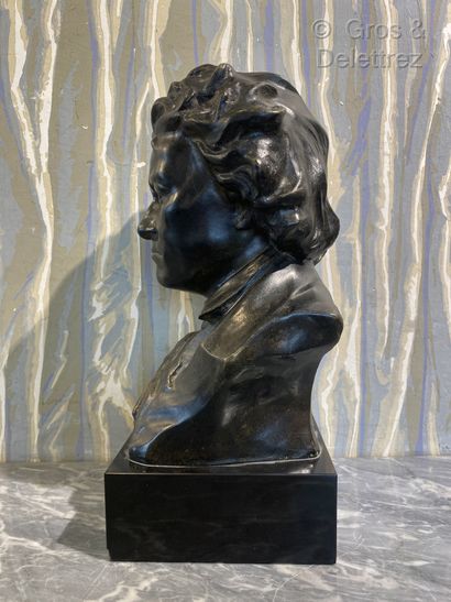 null Raphaël NANNINI (XIX-XX)

Beethoven

Buste en bronze patiné noir, signé sur...
