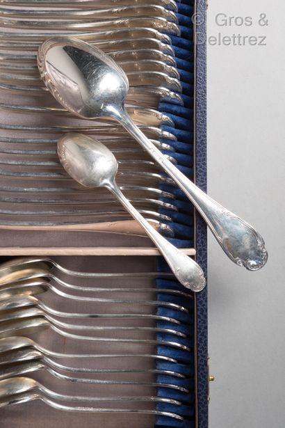 null Silver plated rocaille style cutlery set with acanthus scrolls, composed of...