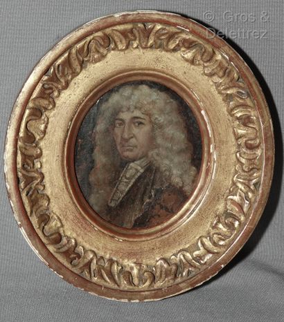 Miniature ovale 
Portrait d'un homme en perruque...