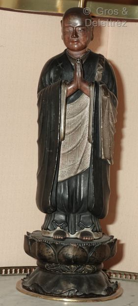 null JAPON

Sujet en bois laqué représentant un moine, les mains jointes sur une...