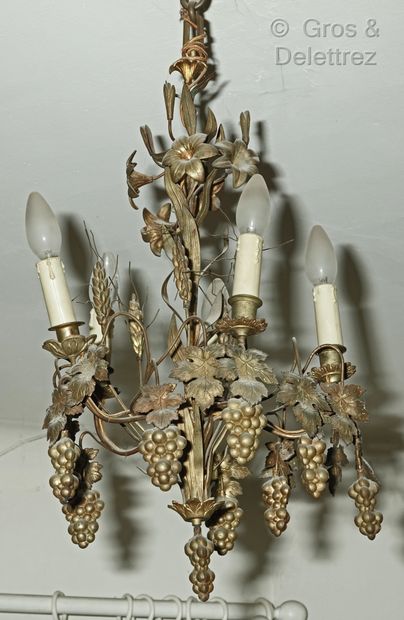 null Small five-light chandelier in sheet metal and gilt metal decorated with lilies,...