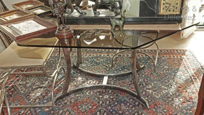 null Dining room table, the base in chromed metal and the octagonal top in glass....