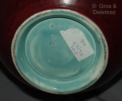  SARREGUEMINE 
Important vase en céramique à décor de volutes bleu turquoise et or...