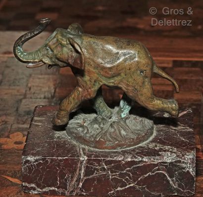 null Georges-Pierre DERAISME (1865-1930)

Deux éléphants en marche en bronze reposant...