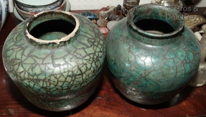 null PERSE

Two green glazed terracotta ball vases with cracks

(accidents and wear),...