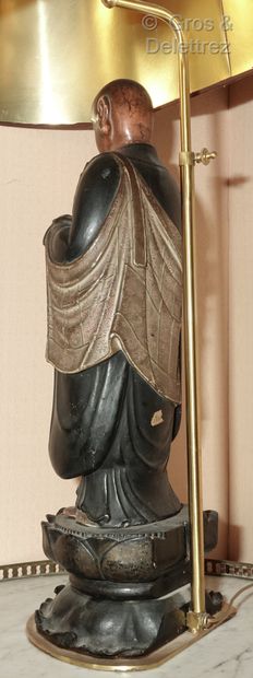 null JAPON

Sujet en bois laqué représentant un moine, les mains jointes sur une...