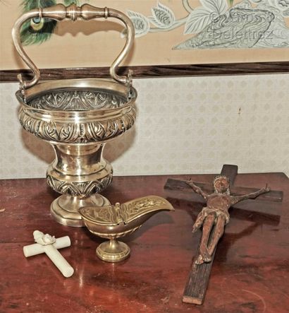 null Lot including : 

- a silver-plated holy water bucket (dents); 

- a bronze...