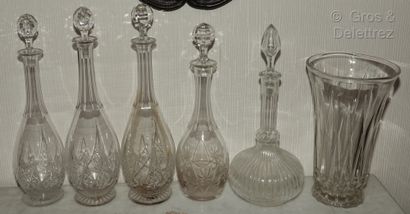 null A glass and crystal lot comprising: 

- three cut crystal decanters standing...