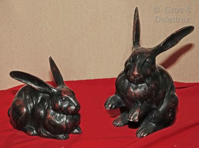 null JAPON

Deux okimono représentant des lapins en métal laqué rouge et noir à l'imitation...