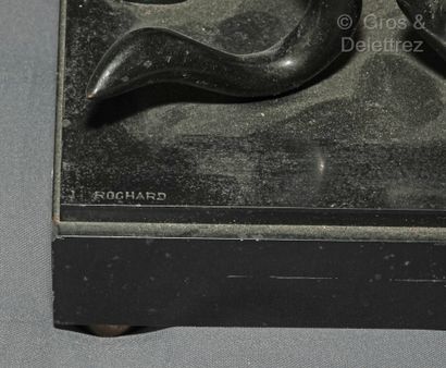 null Irénée ROCHARD (1906-1984) 

Importante pendule en onyx et marbre noir, surmontée...
