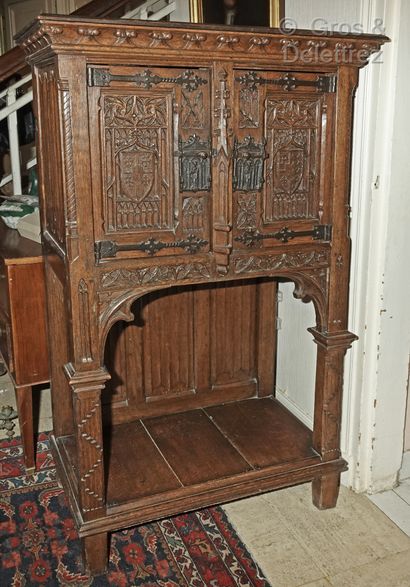 null Beautiful richly carved oak credenza with neo-Gothic décor of lancet windows,...