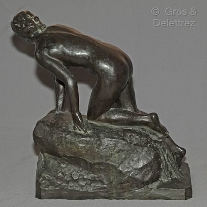 null Jean Marie CAMUS (1877-1955)

Bather

Proof in bronze with a shaded green patina....