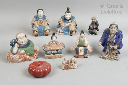 null JAPAN. 

Set of seventeen polychrome terracotta dolls (small accidents).

A...