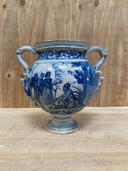 null Earthenware medicine pot with blue decoration of coat of arms (Besançon ? crowned...