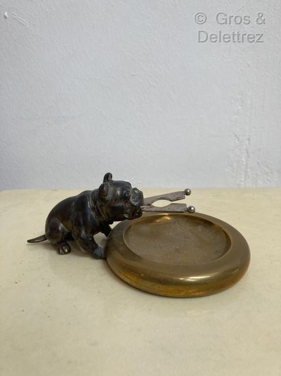 null Lot composed of a green onyx ashtray decorated with a sitting bulldog in brown...