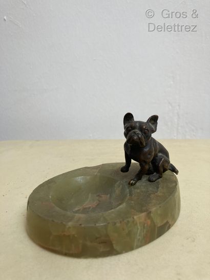 null Lot composed of a green onyx ashtray decorated with a sitting bulldog in brown...